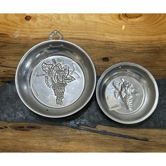 Vintgage Copper Molds Grape Design For Decor Only 7 Inch and 5.5" India Set of 2 - Picture 7 of 7